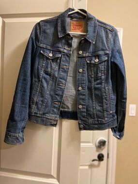 Levi's women’s Blue Denim Trucker Jacket
